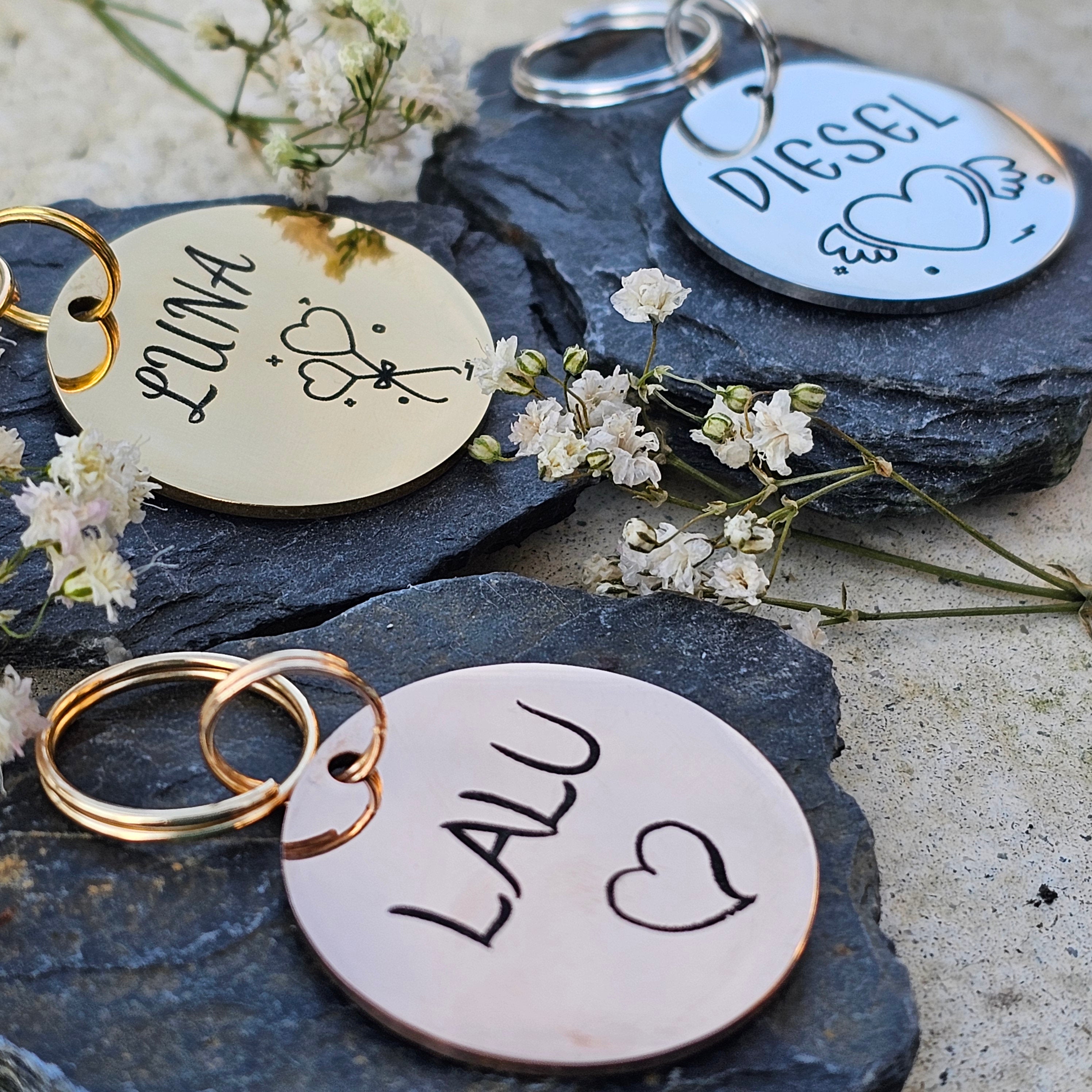 Médaille pour chien et chat gravée personnalisable avec des images de coeur