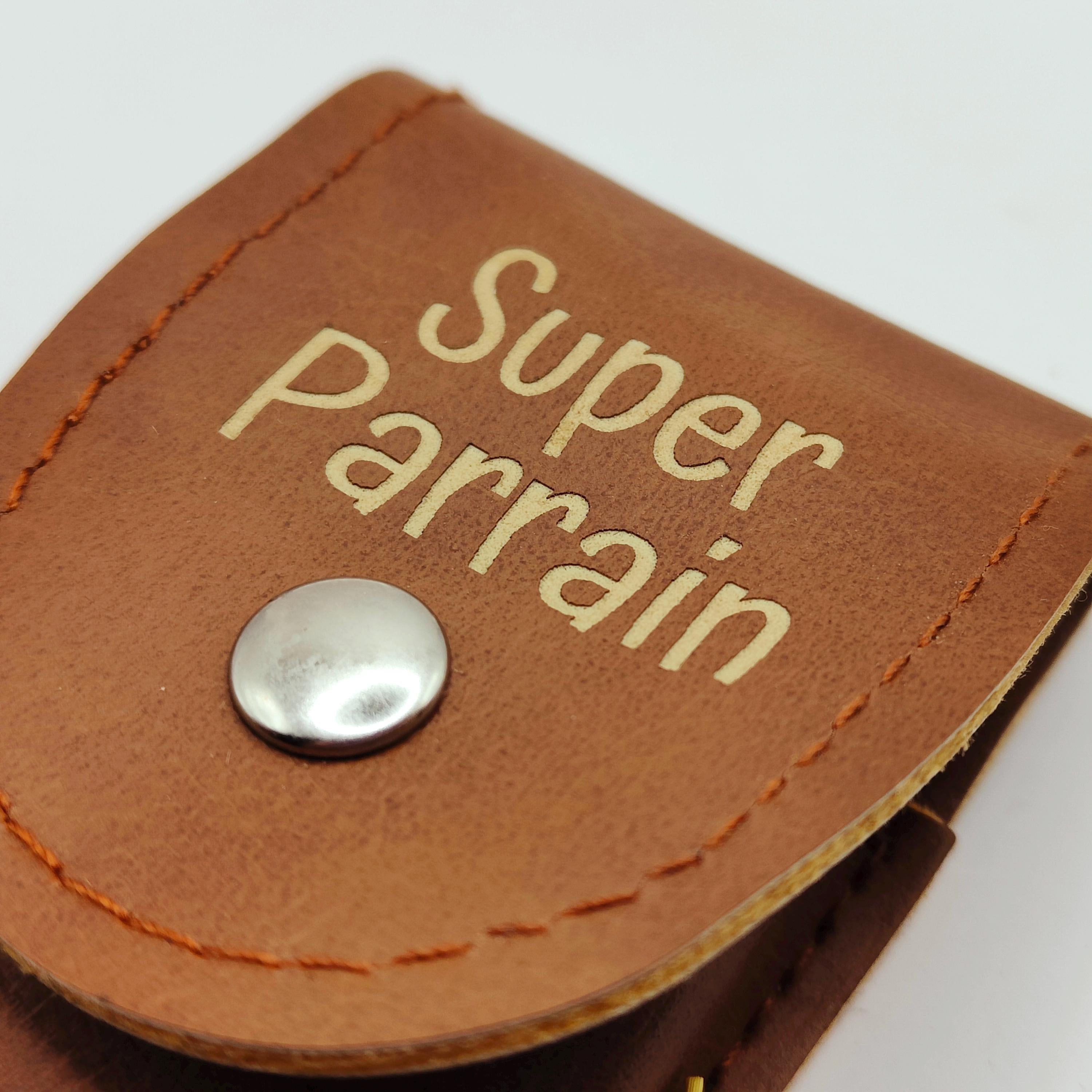 Décapsuleur personnalisé en bois gravé – Cadeau original pour parrain ou témoin