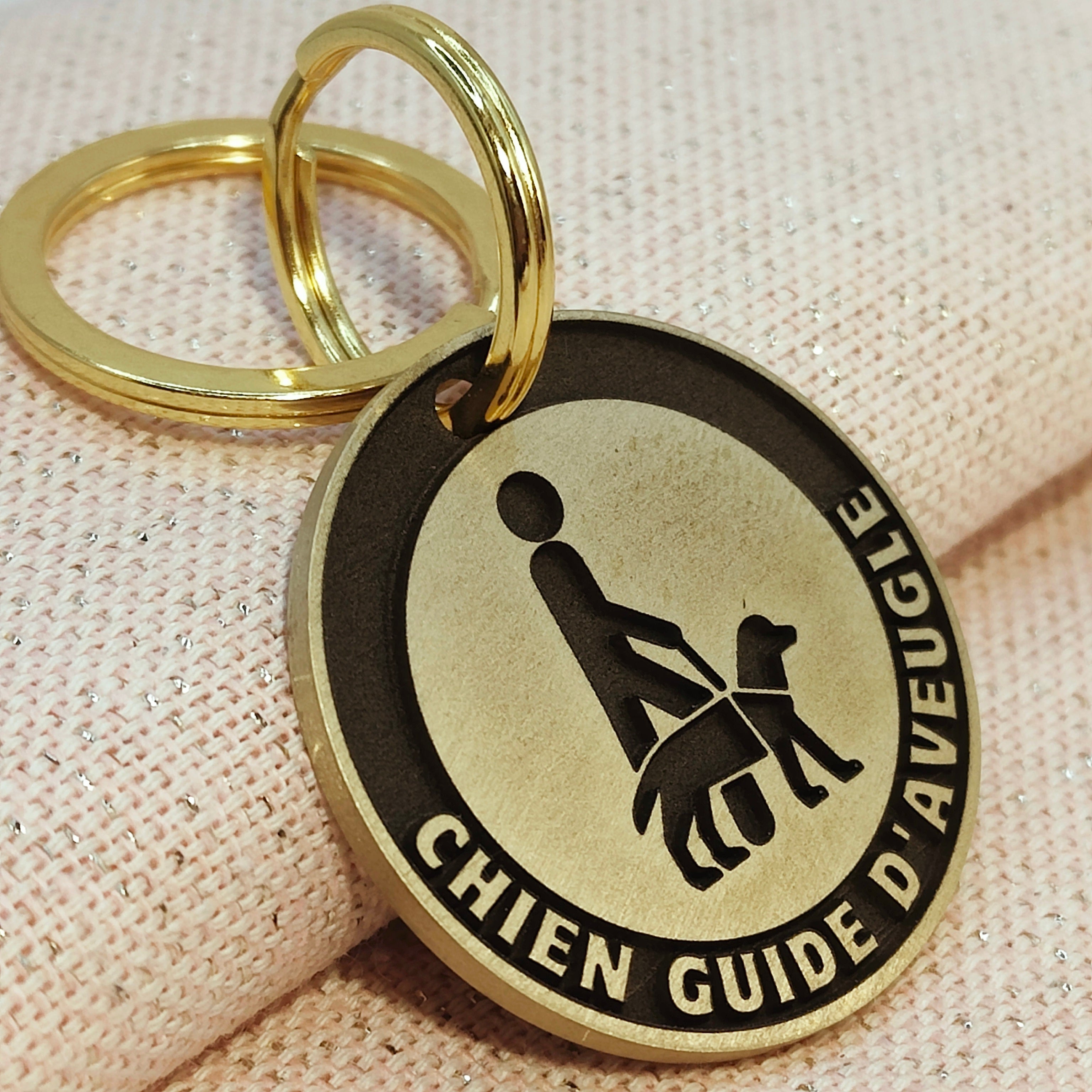 Médaille Chien Guide d'Aveugle en Laiton - Gravure Profonde Inaltérable - Plaque d'Identification pour Chien d'Assistance et de Travail