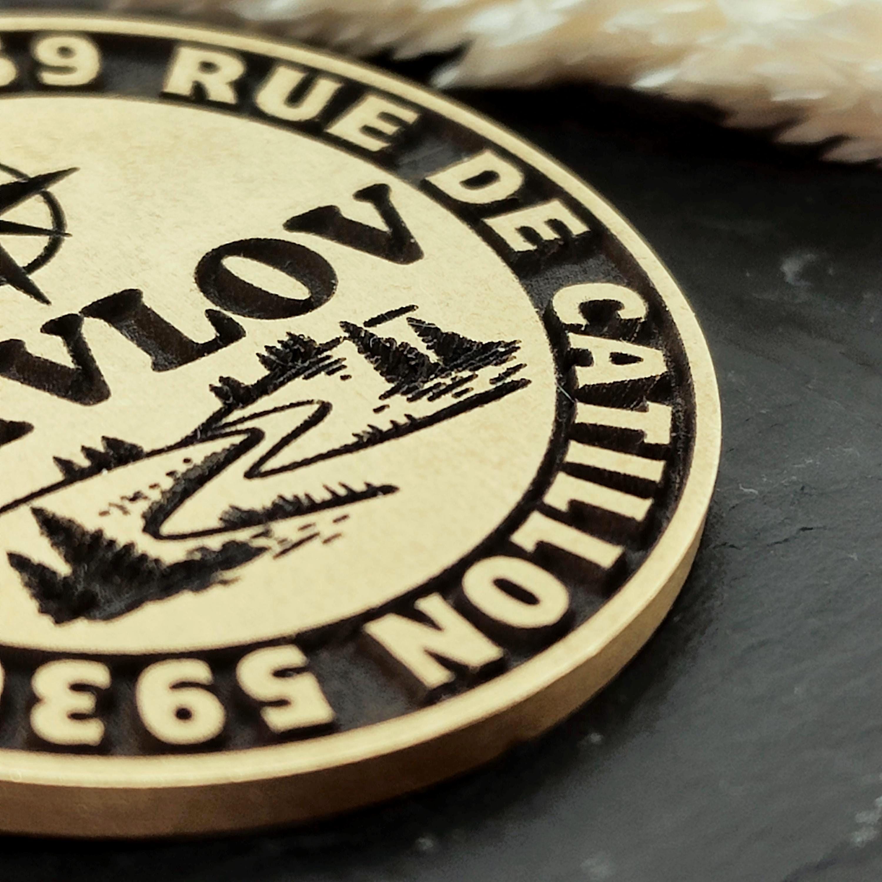 Médaille pour chien et chat personnalisable - En Laiton - Gravure profonde de qualité - Cadeau de noël idéal pour chien et chat